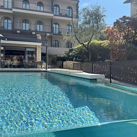 Hotel Ristorante Al Caminetto Worldhotels Crafted Adults Only Torri Del Benaco Eksteriør billede