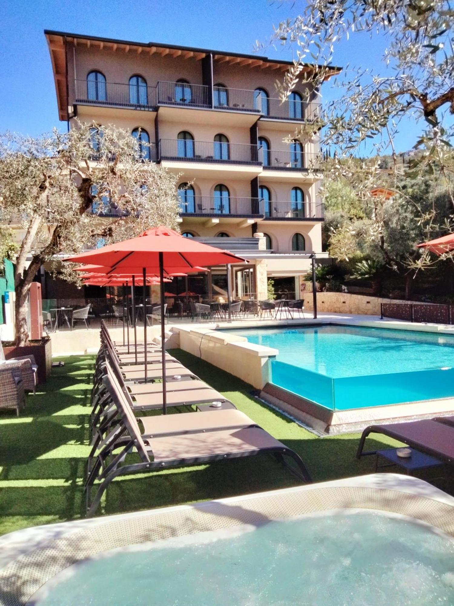 Hotel Ristorante Al Caminetto Worldhotels Crafted Adults Only Torri Del Benaco Eksteriør billede