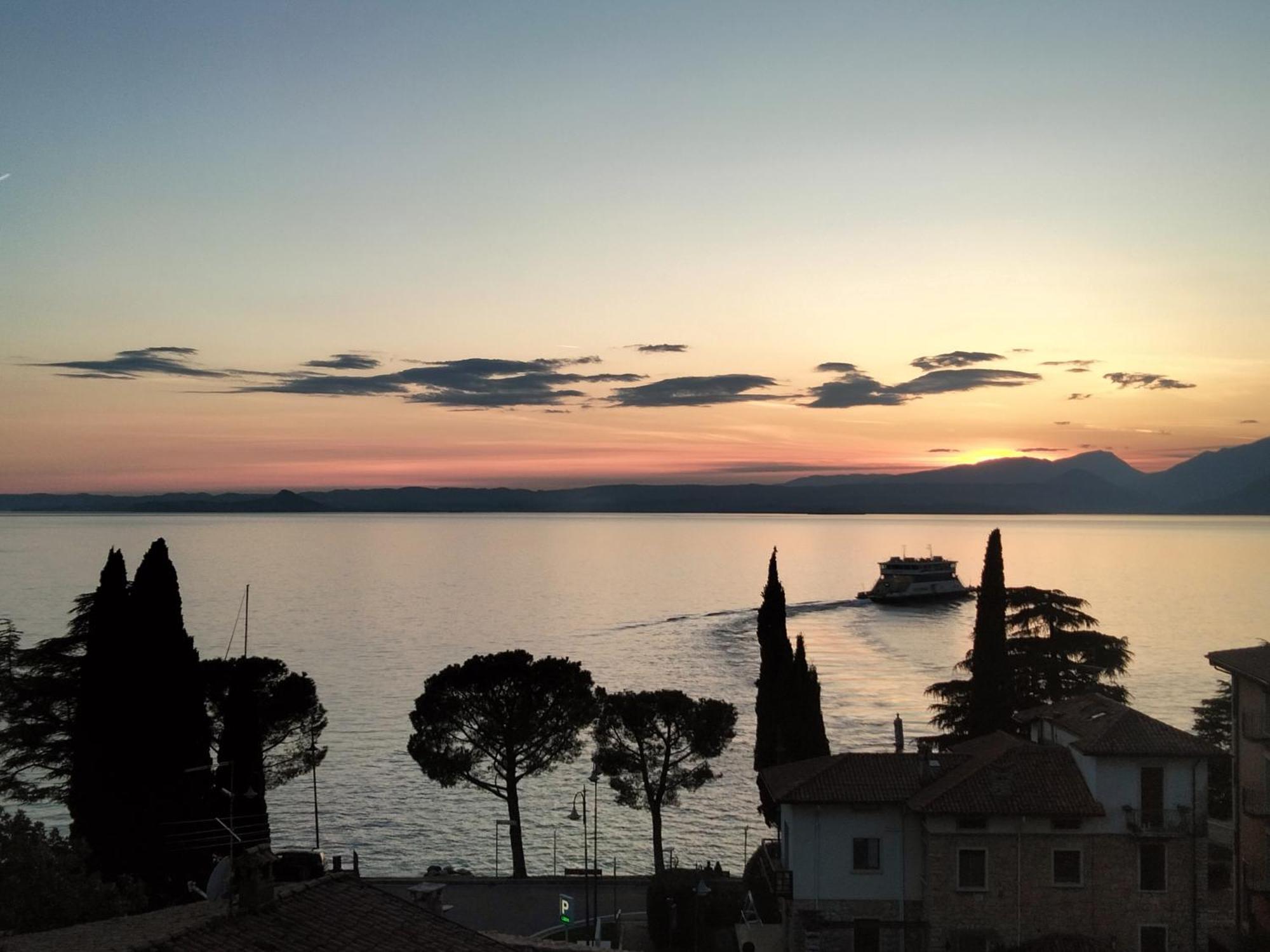 Hotel Ristorante Al Caminetto Worldhotels Crafted Adults Only Torri Del Benaco Eksteriør billede