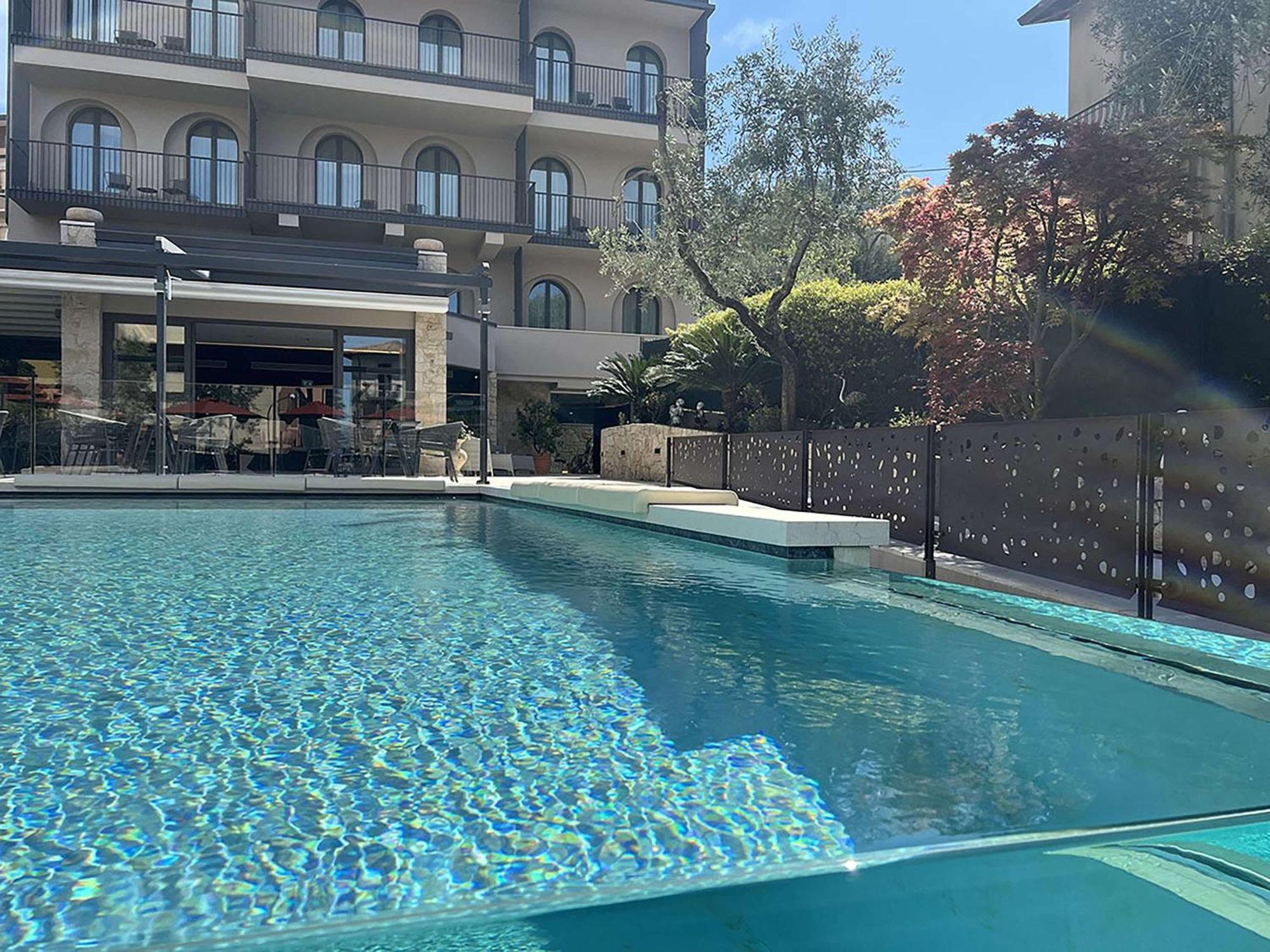 Hotel Ristorante Al Caminetto Worldhotels Crafted Adults Only Torri Del Benaco Eksteriør billede